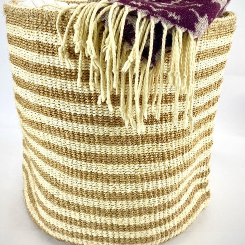 NWOT Natural Sisal Basket/Storage/Planter